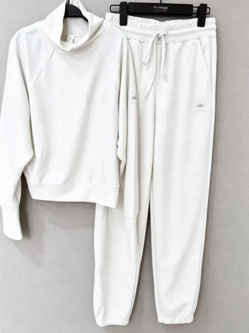 Alo Yoga White Activewear Set Women’s Size M Athletic Outfit